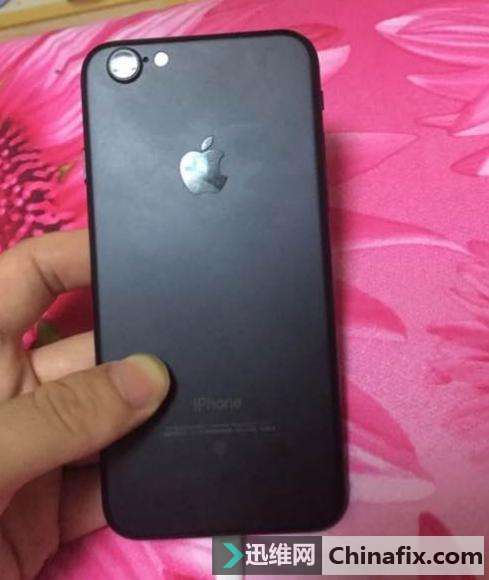 網(wǎng)友iPhone6s魔改iPhone7,這次黑的太美!