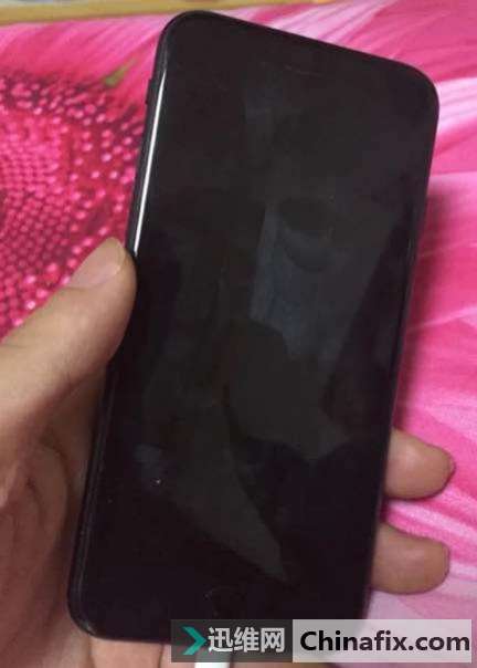 網(wǎng)友iPhone6s魔改iPhone7,這次黑的太美!